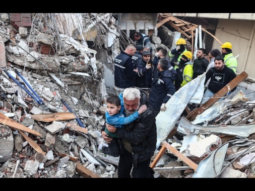 Sisma Turchia-Siria, le vittime sono 9.500