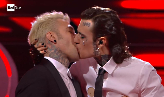 Il bacio a Fedez e le parole di Zelensky: la finale di Sanremo
