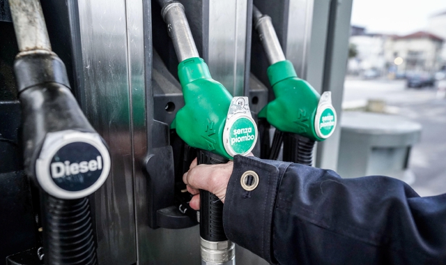 Distributore di benzina (foto archivio)