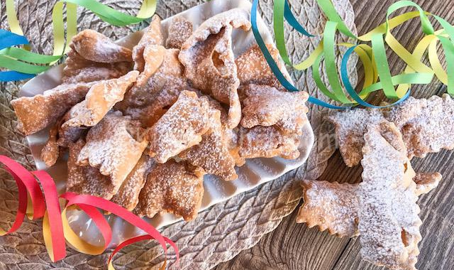 Chiacchiere (foto archivio)