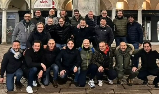 La formazione in posa nel Salotto buono di Varese