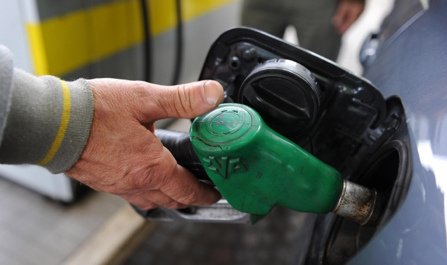 Distributore di benzina (foto archivio)