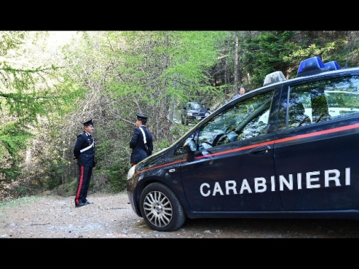 Corpo carbonizzato nel Pavese, tre arresti, due sono fratelli