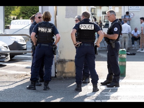 Francia: insegnante accoltellata a morte da un alunno