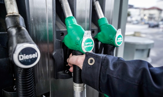 Distributore di benzina (foto archivio)