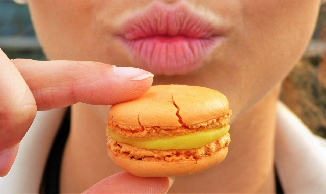 Macaron, dolce tipico francese (foto archivio)