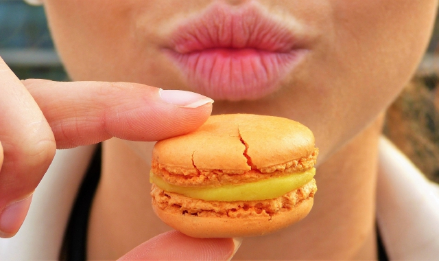 Macaron, dolce tipico francese (foto archivio)
