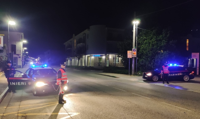 Al volante con armi, droga e alcol