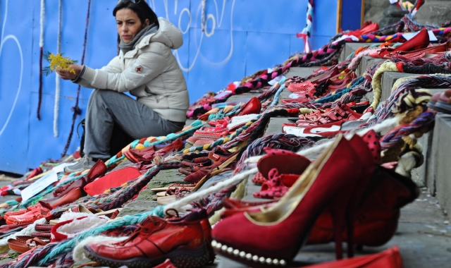 Le scarpe rosse simbolo della lotta alla violenza sulle donne