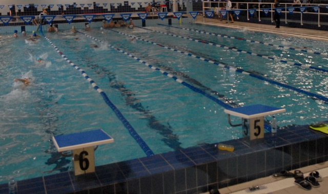 Gorla Minore, 15 mesi senza piscina. «Ma i costi rimangono»