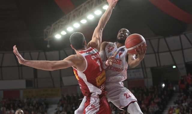 Markel Brown contro Pesaro (foto Blitz)