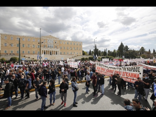 Grecia, sciopero generale e manifestazioni per tragedia Tebi