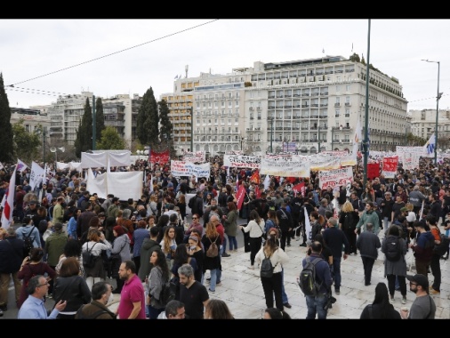 Scontri in piazza Syntagma ad Atene