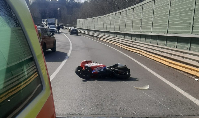 Incidente in moto a Varese, ferito 22enne