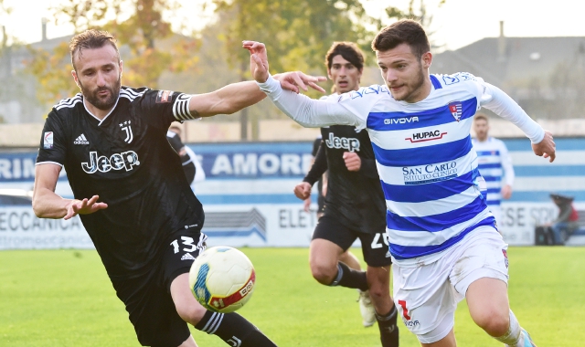 Stanzani e la Pro Patria si preparano ad affrontarela Juve Next Gen al “Moccagatta” di Alessandria  (foto Blitz)