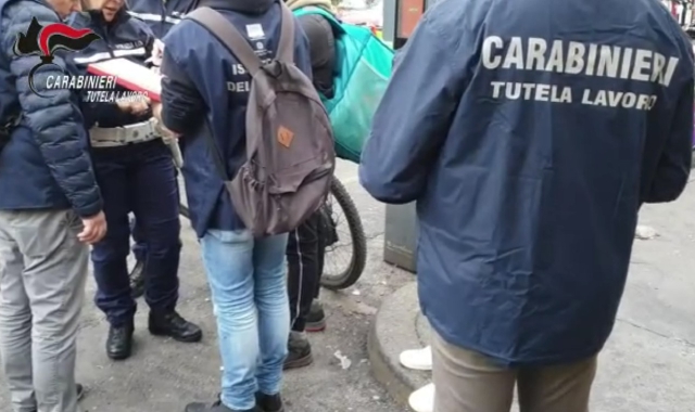 Centinaia i controlli dei carabinieri mirati a smascherare il fenomeno del caporalato digitale ai rider