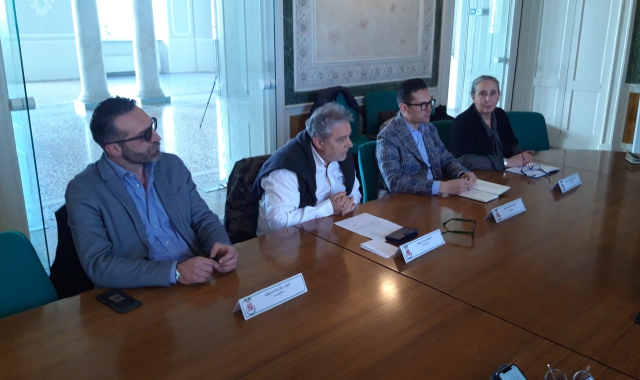 Il presidente della Provincia di Varese, Marco Magrini, con i tre destinatari delle nuove deleghe (foto Redazione)