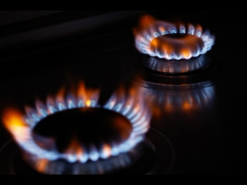 Bollette: nel dl azzerati gli oneri sul gas, tornano sulla luce