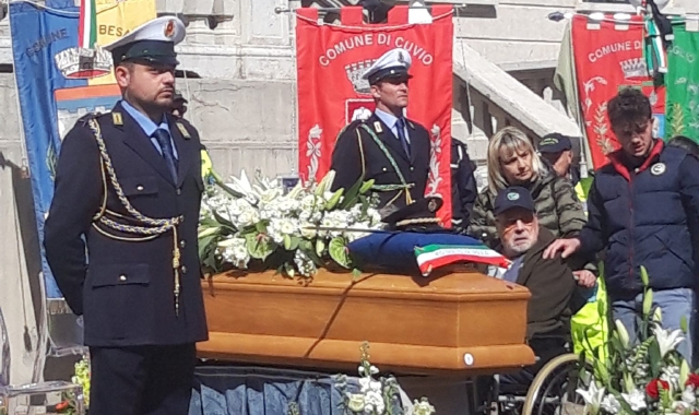 Folla a Cuveglio per l’addio a Campoleoni