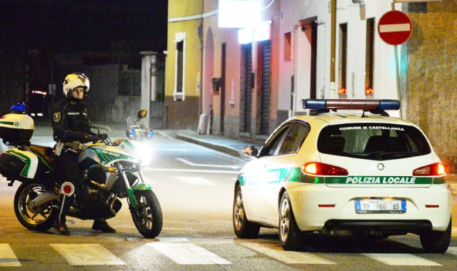 Castellanza, un pugno al vigile