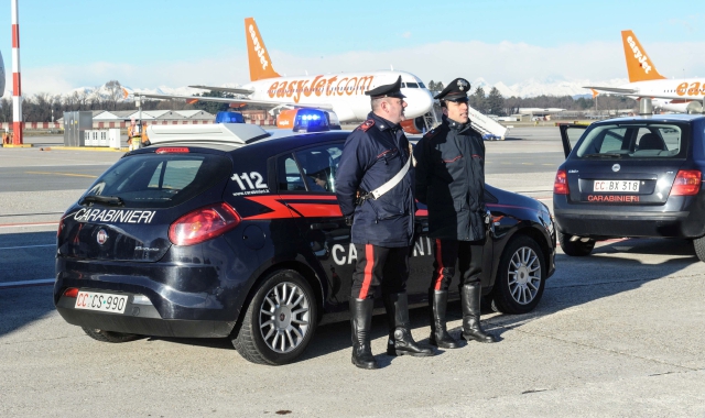 Carabinieri all’aeroporto di Malpensa (foto Archivio)