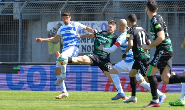 Calcio, punto d’oro per la Pro Patria