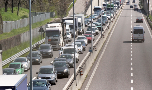 Lunghe code hanno paralizzato ancora una volta la superstrada 336 (foto Blitz)