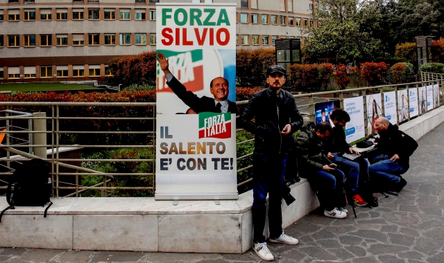 Marco Macrì, fan di Silvio Berlusconi (foto Ansa)