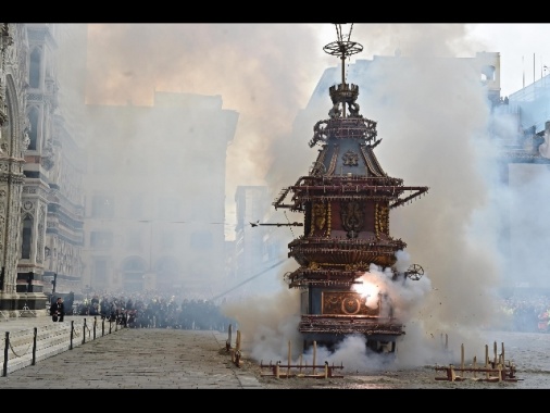 Pasqua: Scoppio carro Firenze, volo perfetto della colombina
