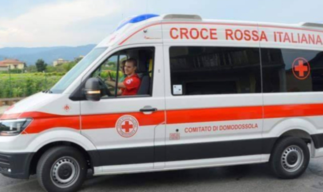 L’operaio è stato trasportato in codice rosso dall’ambulanza all’ospedale San Biagio