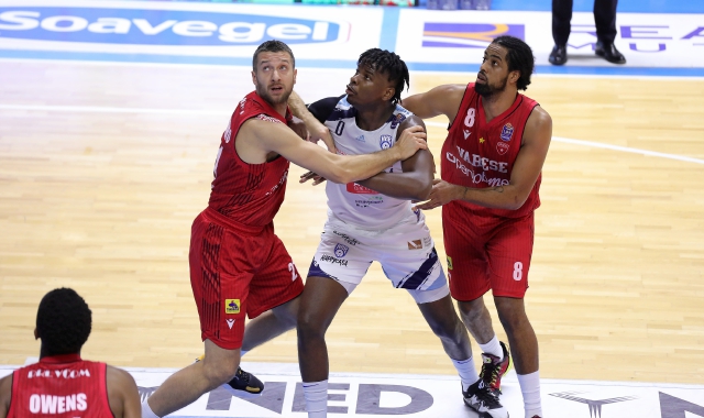 Basket, Varese punta alla rimonta