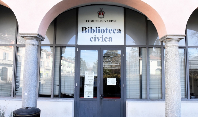 Varese, biblioteca comunale (foto Archivio)