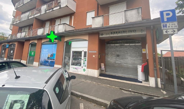 La farmacia di Bizzozero presa di mira dai ladri (foto Redazione)