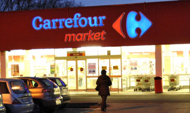 Nel mirino del bandito un punto vendita Carrefour (foto Archivio)