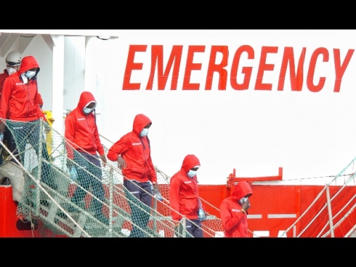 Arrivata Livorno nave di Emergency con 35 migranti a bordo