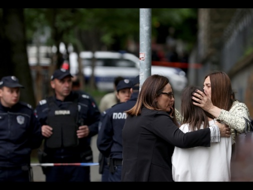 Nove i morti nella sparatoria in una scuola a Belgrado