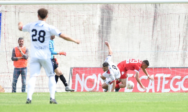 Il primo gol subito dal Varese (foto Blitz)