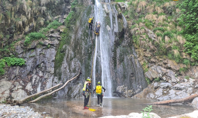 Salvataggio alle cascate: esercitazione del Cnsas a Cittiglio