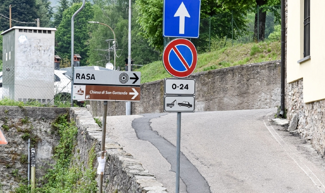 La via San Gottardo è l’unica uscita da Rasa (foto Blitz)