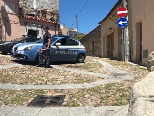 Sparatoria in centro a Nuoro, agente ferito