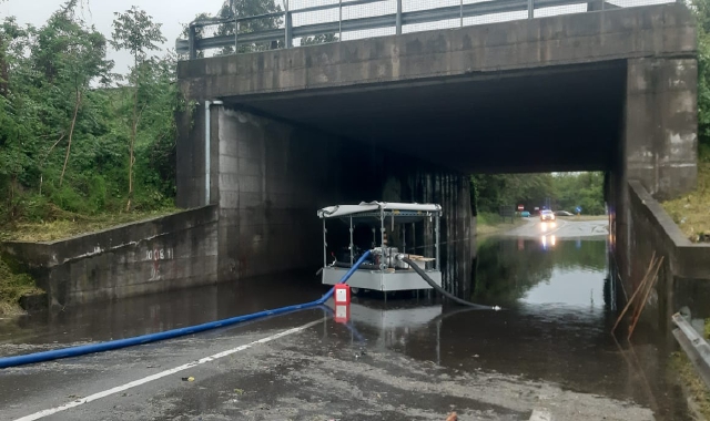 Gallarate, acqua alta sotto il ponte