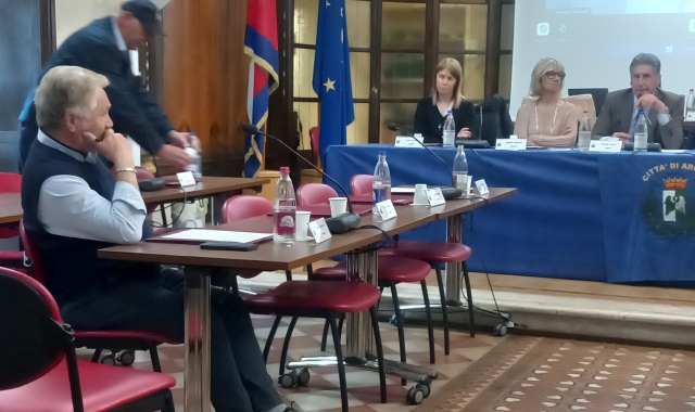 Arona, caso Zanchi: la minoranza abbandona
