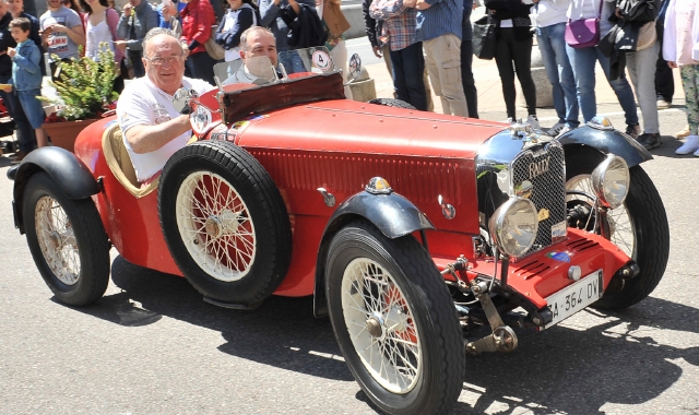 Auto d’epoca (foto Archivio)