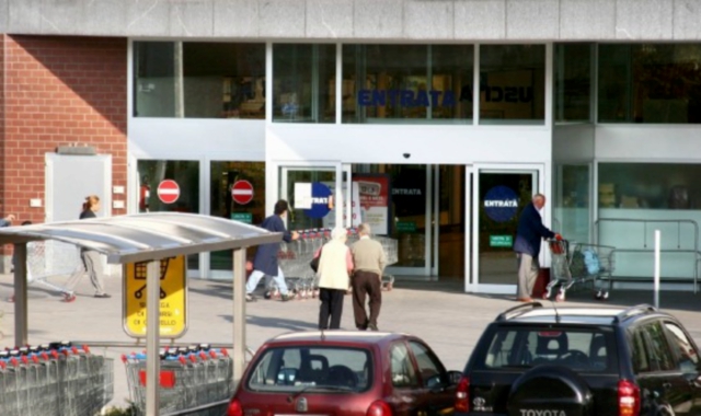 L’Esselunga di Induno Olona (foto Archivio)
