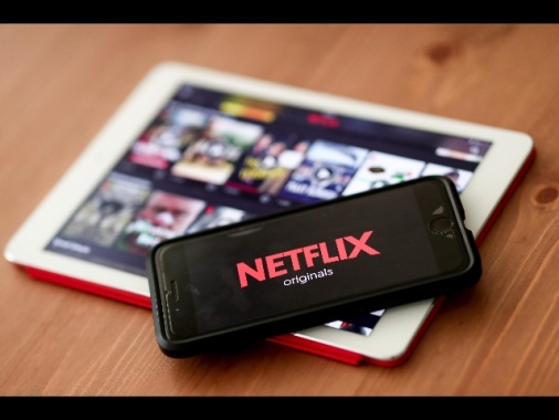 Netflix, abbonamento solo per nucleo domestico