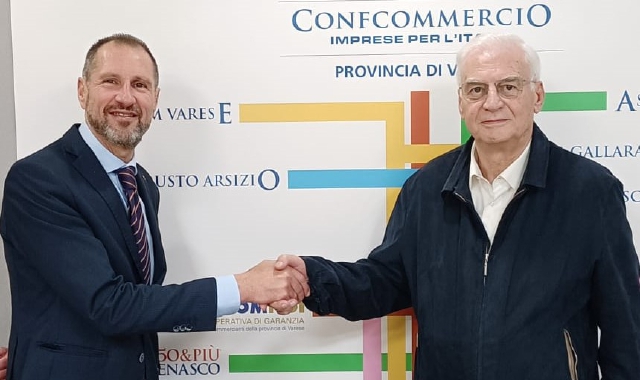 Il passaggio di consegne tra il nuovo presidente Franco Vitella e il presidente uscente Renato Mazzucchelli