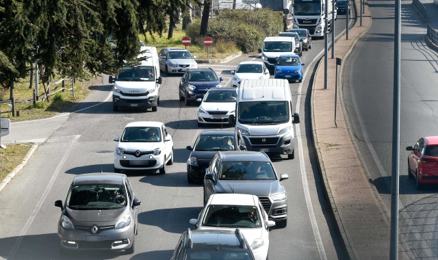 Ai Cinque Ponti accesso bloccato per il traffico da Gallarate  (foto Archivio)