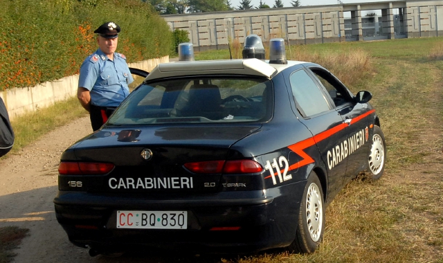 I carabinieri nel luogo dove era stato ritrovato il cadavere (foto Archivio)