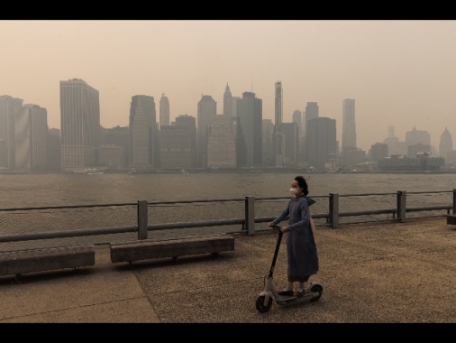 Il fumo e la cenere su New York fino a martedì, è emergenza