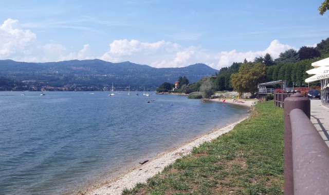 Lungolago di Angera (foto Archivio)